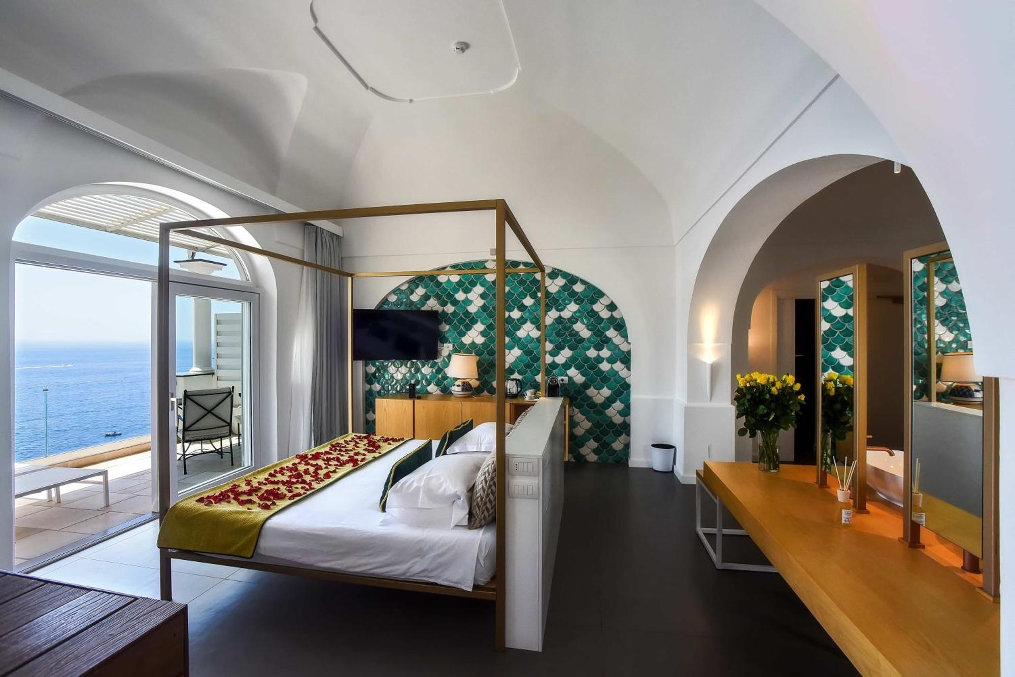 Executive Suite with Sauna and Indoor Bathtub,1553927419:JPEG